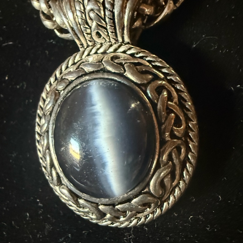 Elegant Vintage Silver with black onyx stone Pendant Necklace - Picture 3 of 5